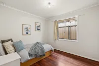Simple & Cozy Bedroom - 2 kms to Beach, Near Shops and Bus - 2성급