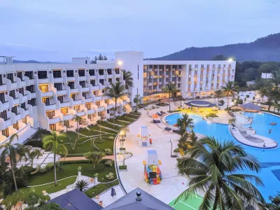 Harris Resort Batam Waterfront Hotel dekat Marina Beach