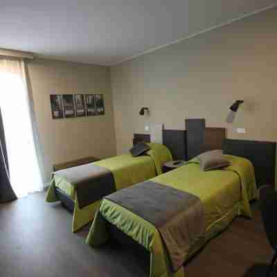 Pove 2.4 Hotel Rooms
