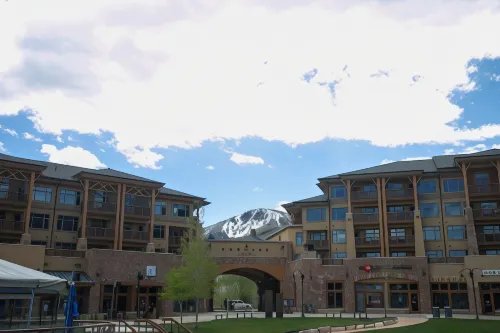 Fully Equipped in the Heart of Canyons Village