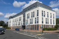 Luxurious 2 Bedroom Apartment with Free Parking Hotels in Stock