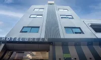 Treebo Urban, 1 Km from Railway Station Hotels in Surat