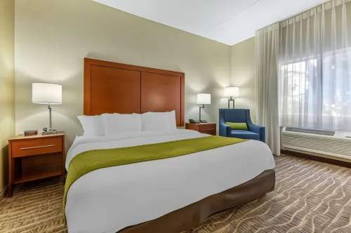 Comfort Inn & Suites Phoenix North - Deer Valley