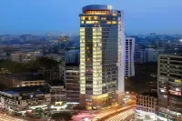 Crowne Plaza Dhaka Gulshan Hotels near حديقة رامنا