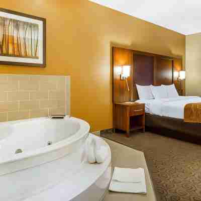 Comfort Suites Rooms