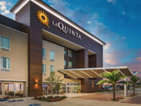 La Quinta Inn & Suites by Wyndham Manassas VA-Dulles Airport Hotels in Prince William County