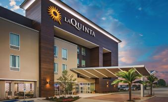 La Quinta Inn & Suites by Wyndham Manassas VA-Dulles Airport