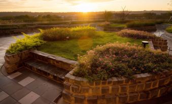 Fame Hall Garden Hotel