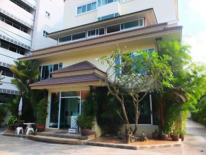 Kanavera House, Sriracha Hotel & Serviced Apartments โรงแรม คานาเวร่า เฮาส์ Si R