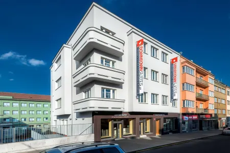 DownTown Suites Belohorska Отели рядом с достопримечательностью «Sternberg Palace»