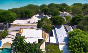 Gili Teak Beach Front Resort