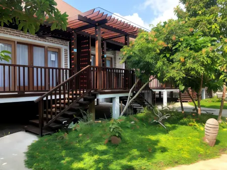 Semporna Mussah Poteh Resort Отели в г. Остров Пом-Пом