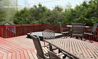 5 Bedrooms, Mountain Views, Steps from Blue Mountain Village, Hot Tub, BBQ