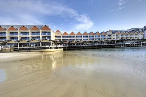 Dolphin Quay Apartments Hotels in Mandurah