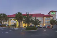 La Quinta Inn and Suites Fort Myers I-75 Hotels near Publix Super Market at The Shoppes of Fiddlesticks