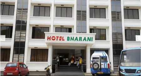 HOTEL BHARANI Отели в г. Каньякумари