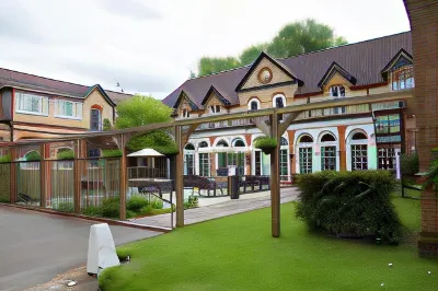 巴德摩爾公園民宿及高爾夫俱樂部 The Henley College附近的飯店