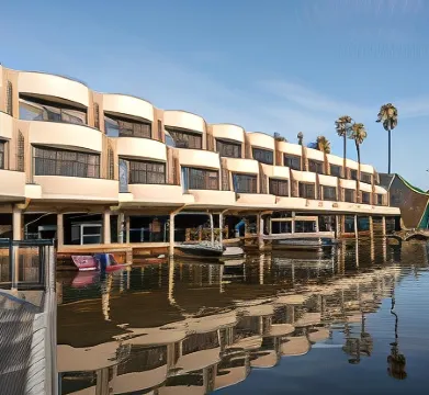 Lake Mulwala Boatel