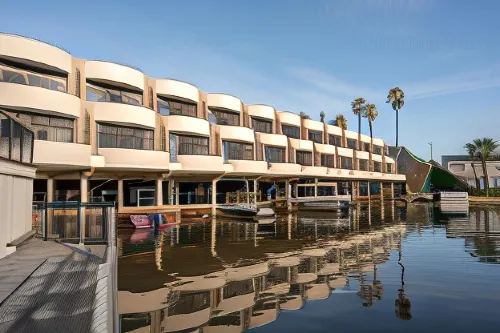 Lake Mulwala Boatel