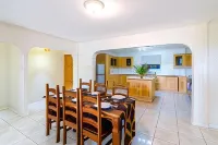 Woburn Villas Hotels in Маунт Касселл Ленд Сетлемент