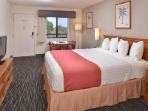 Pleasant Inn Hotels near Green Flash Brewery