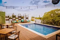 Nomads Hotel, Hostel & Rooftop Pool Cancun