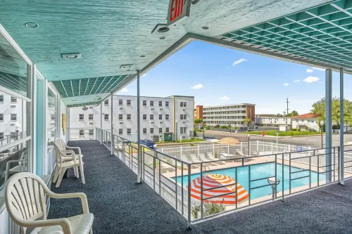Eden Roc Motel - Beach