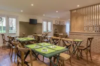 Sure Hotel by Best Western Plaisir فنادق في Neauphle-le-Chateau