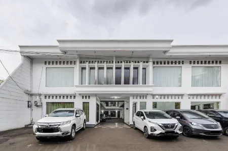 RedDoorz Syariah Near Taman Air Mancur Bogor