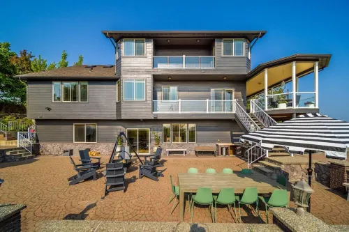 Large luxury home!  Views!  Hot tub!  Game room!  EV charger! Pool table! Grill!