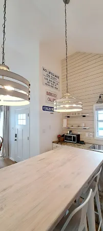 STEPS FROM BEACH The Surf Shack