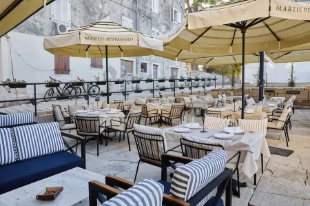 Martis Forum Heritage Hotel & Residence Отели рядом с достопримечательностью «Porec Old Town»
