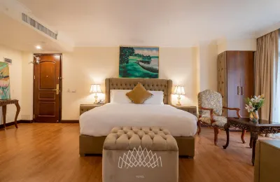 The Grand Palace Hotel