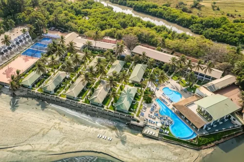 Sunset Beach Hotel فنادق في Bakau