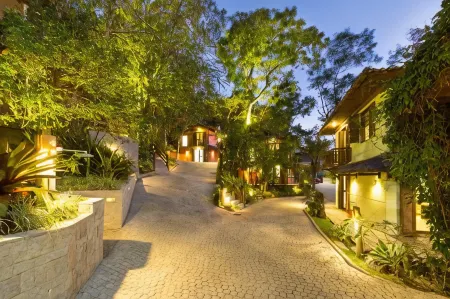 Dubai Bungalows Bombinhas Отели рядом с достопримечательностью «Lagoa Beach»