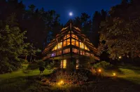 Lakeview Cabin > Unique Mid-Century Tucked in Bluff