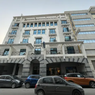 Hôtel le Consul Hotels near Belvedre Parc