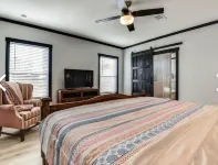 BRAND NEW ON THE WATER WITH HOT TUB, SHARED BOAT DOCK & 7.5 MILES TO ROCKER B!