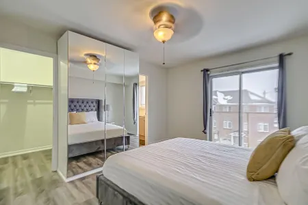 Urban Retreat A Modern 5Br Townhouse Отели рядом с достопримечательностью «Торонто Ботаникал Гарден»