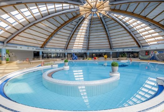 2. 홀리데이 인 다..