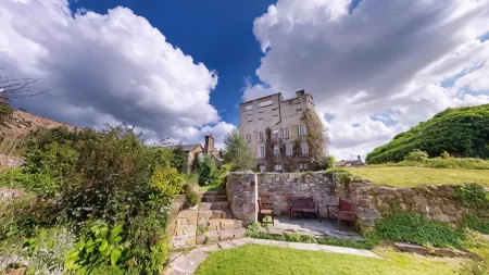 Castle Hotel Отели в г. Стейплгров