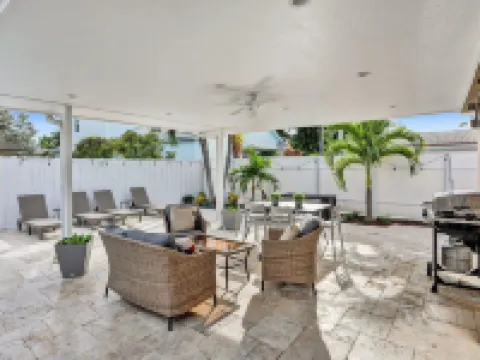6 Br with Heated Pool Close to Beach Hotels in Lighthouse Point