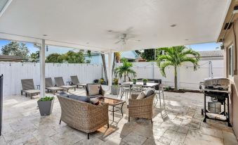 6 Br with Heated Pool Close to Beach