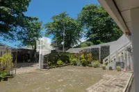 Ken Zong Inn Hotel Mitra RedDoorz Hotel dekat pantai cibuaya