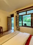 Tourist Hotel 10 Minutes Walking Distance from the Mall