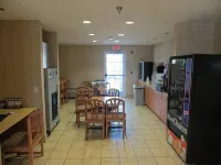 Microtel Inn & Suites by Wyndham Colfax/Newton - breakfast