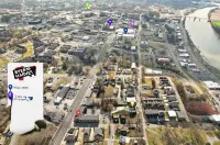 Spacious Living with Rooftop Bar Access - Stylish Tranquil Haven Hotels in Clarksville