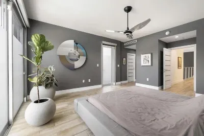 Contemporary Coconut Grove Oasis Hotels in Coconut Grove