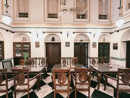 Ratnakar Bhawan (Heritage Homestay) Отели рядом с достопримечательностью «Прачайн Хануман Гат»