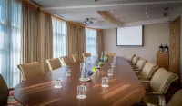 Maldron Hotel & Leisure Centre Limerick Hotels in Adare
